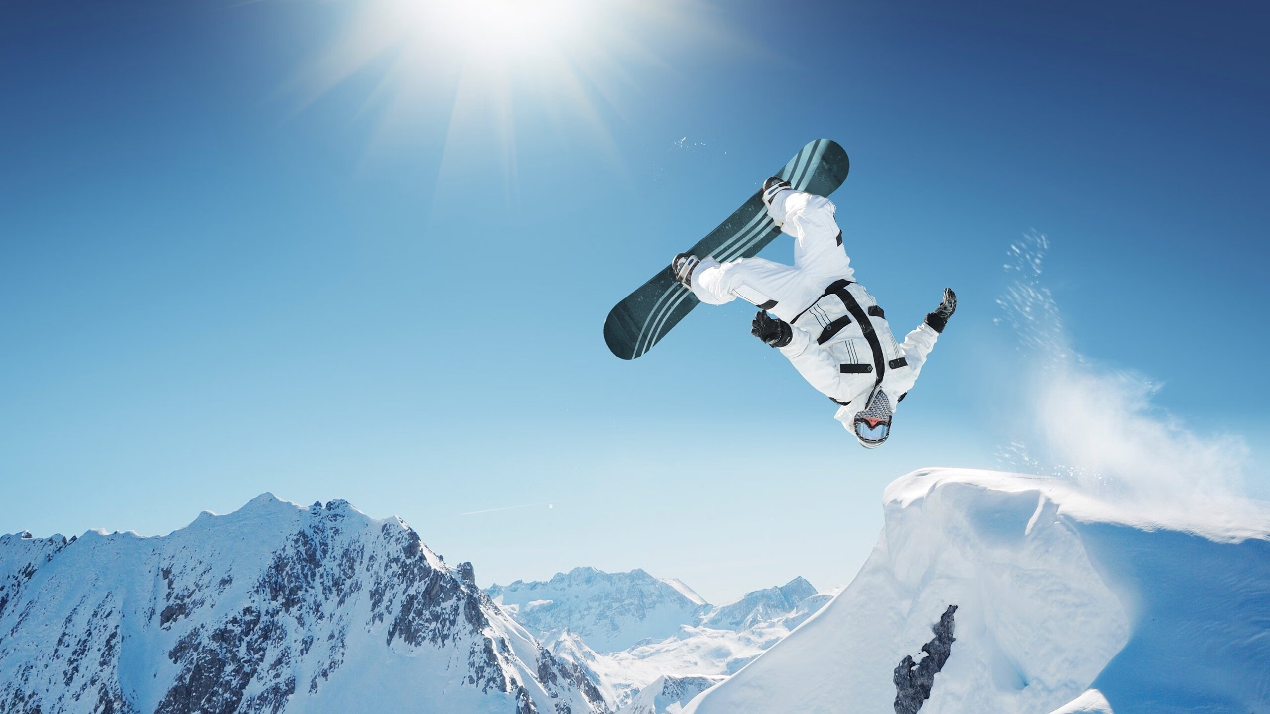 国足长传与短传比赛控制能力对比，足球长传球视频