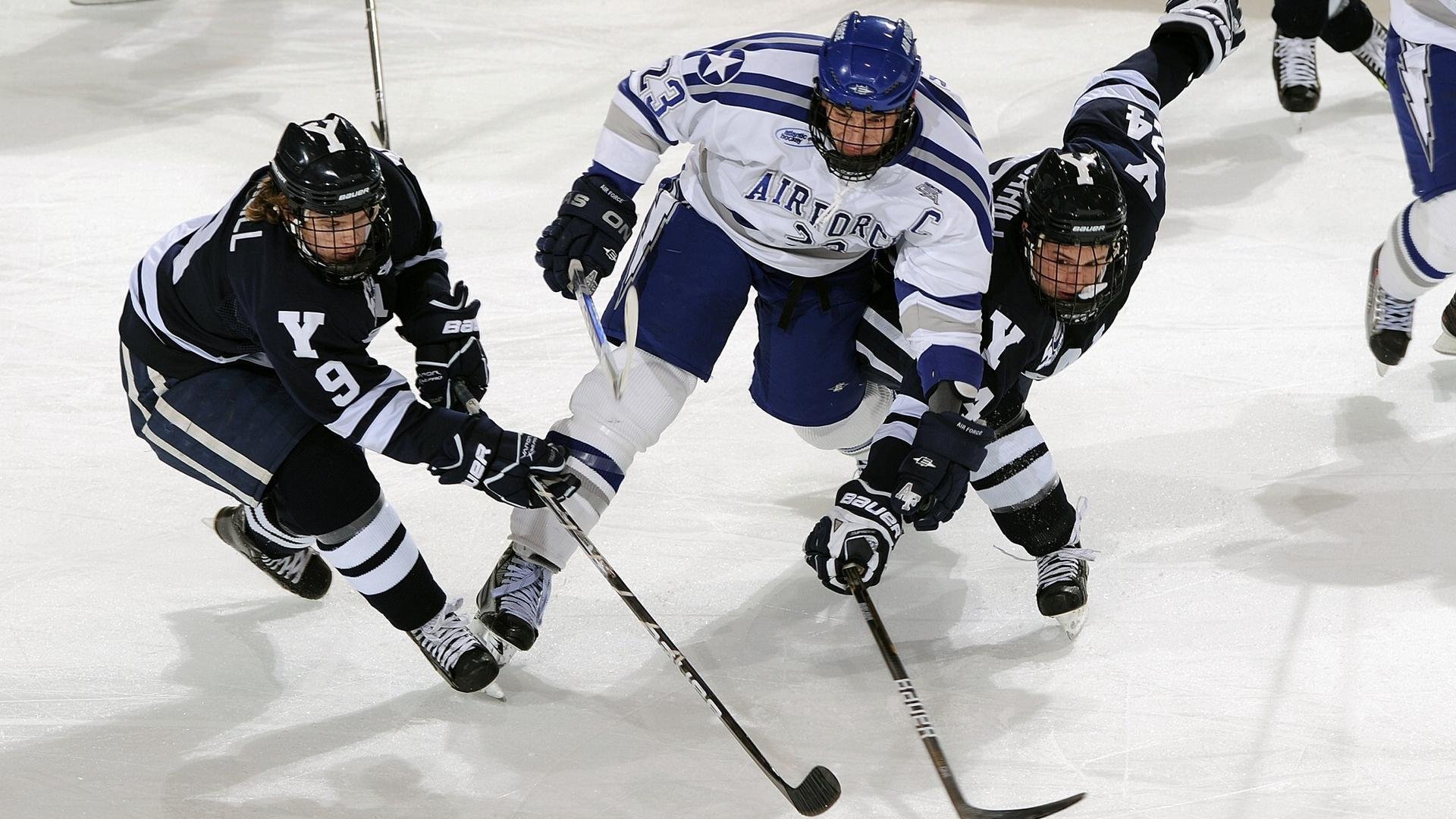 球队是否倾向于使用高位站位阻断对手前场组织，球队处于优势怎样安排战术