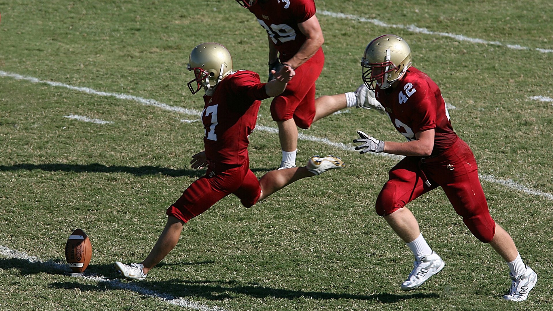 职业联赛加强裁判职业发展通道保障人才储备，职业裁判员